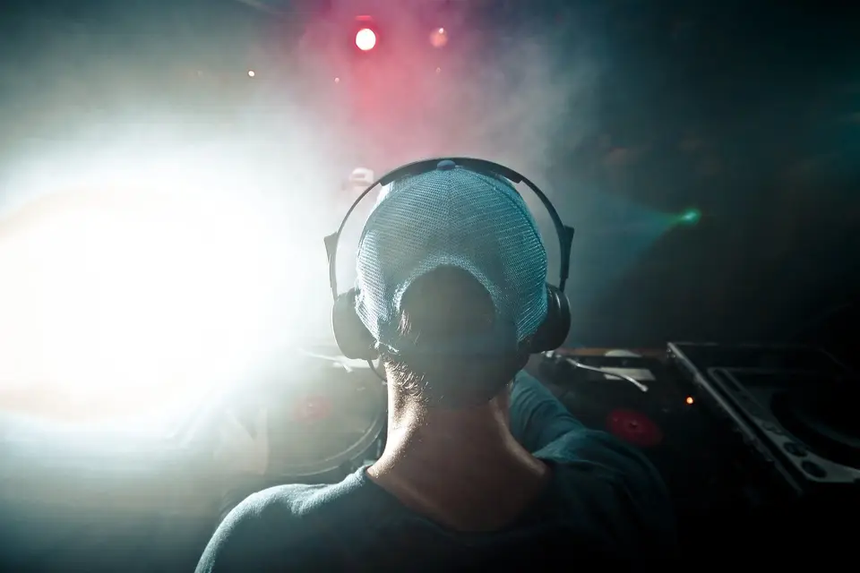 DJ Bios