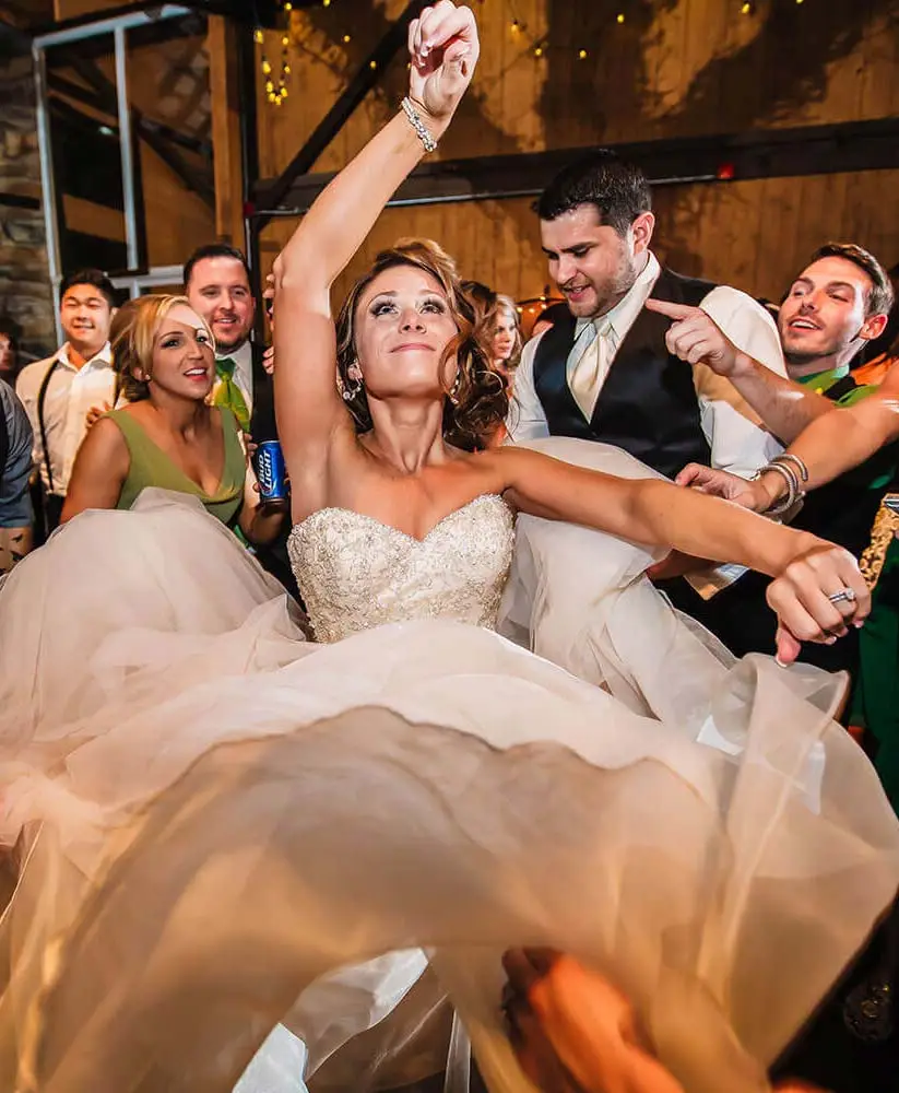 Image of a bride and groom on the dance floor